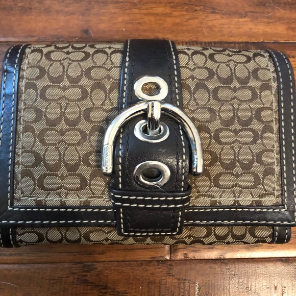 Coach wallet brown color - Picture 1 of 5